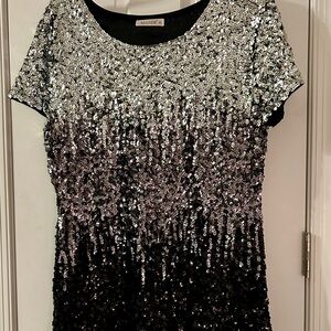 MANER Silver-to-Black Ombre Sequin Short Sleeve Top